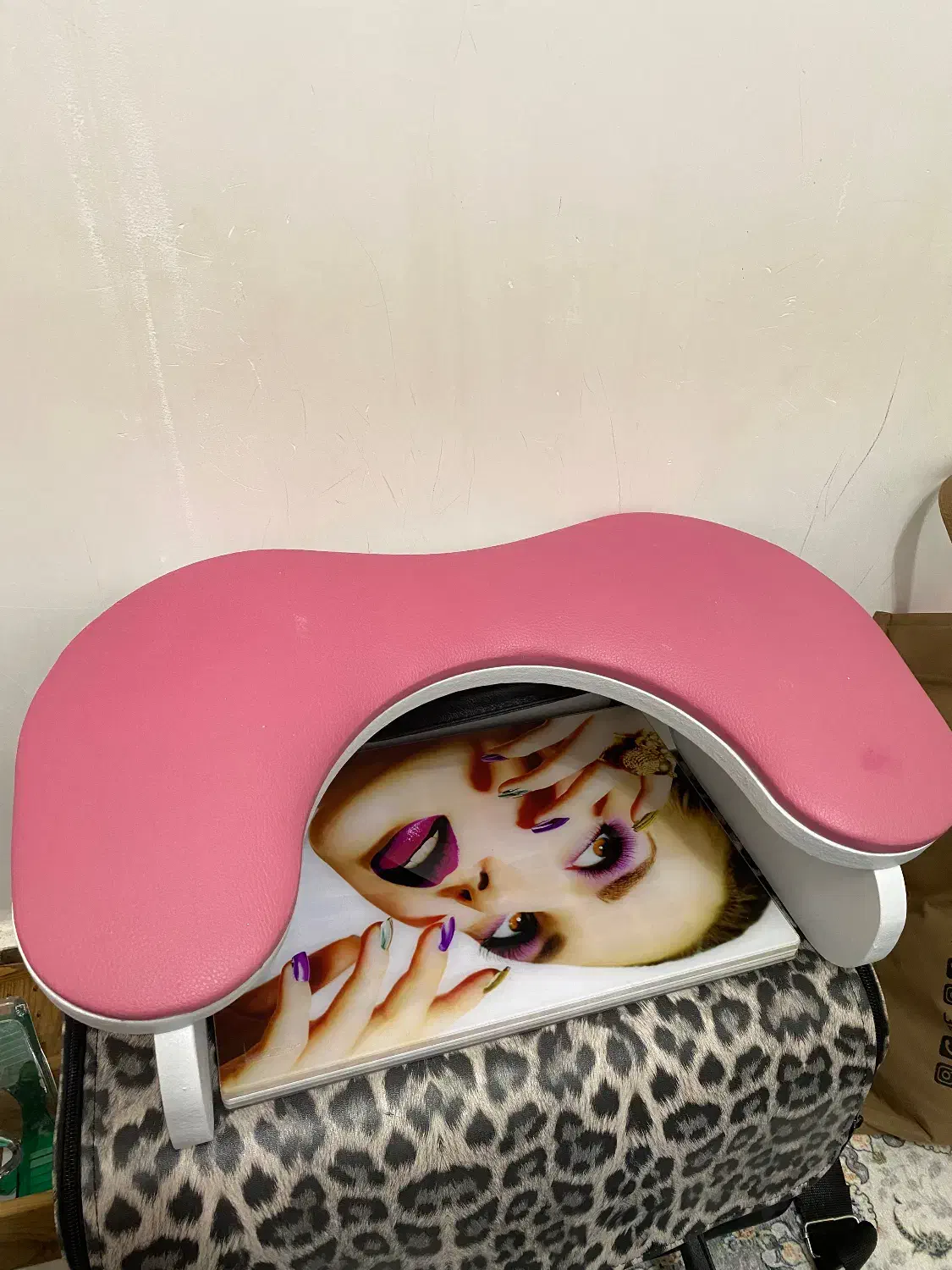 لوازم کاشت ناخن|آرایشگاه و سالنهای زیبایی|رشت, کاکتوس|دیوار