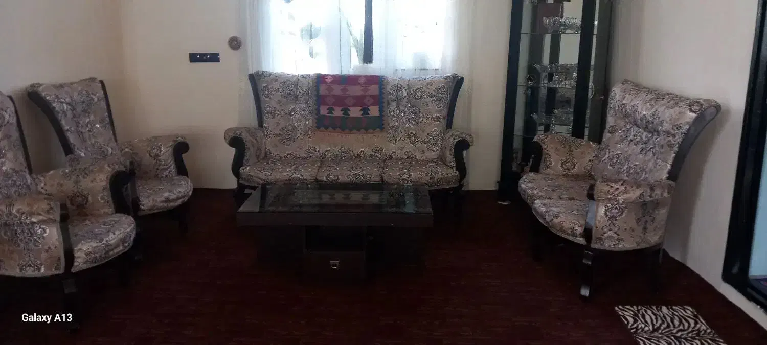 مبل ۷نفره سالم و قابل استفاده فروش فوری|مبلمان خانگی و میز عسلی|خلخال, |دیوار