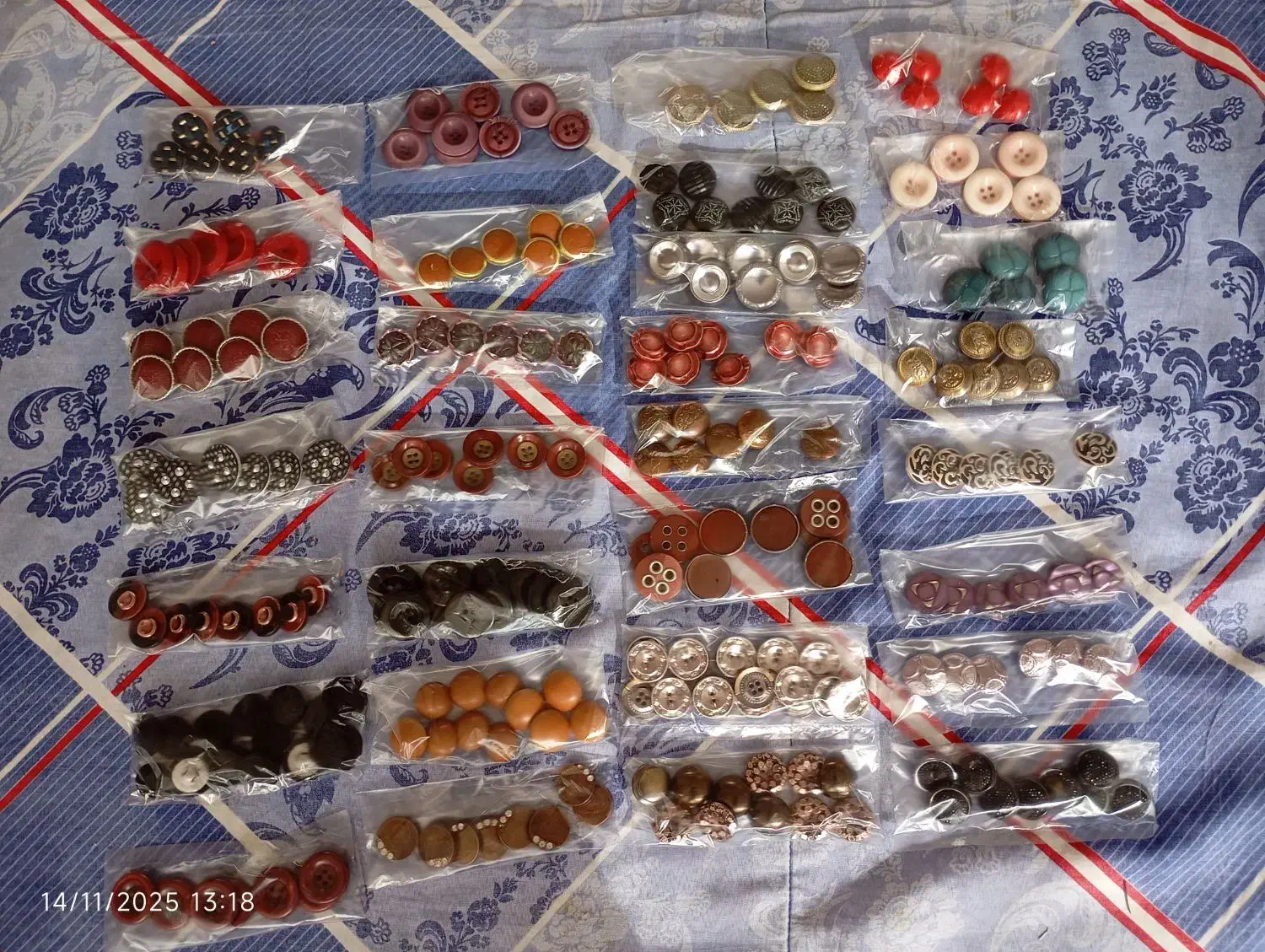 حدود سی بسته دگمه لباس|لوازم خیاطی و بافتنی|اردبیل, |دیوار