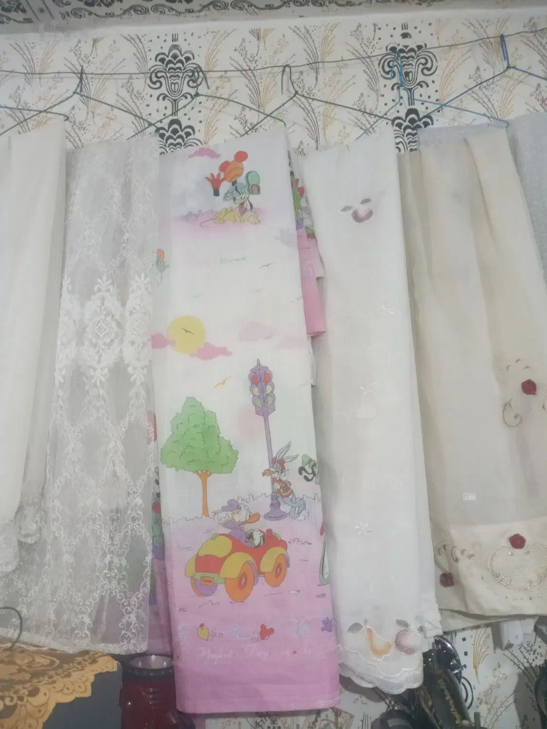 تعدادی پرده|پرده، رانر، رومیزی|سلماس, |دیوار