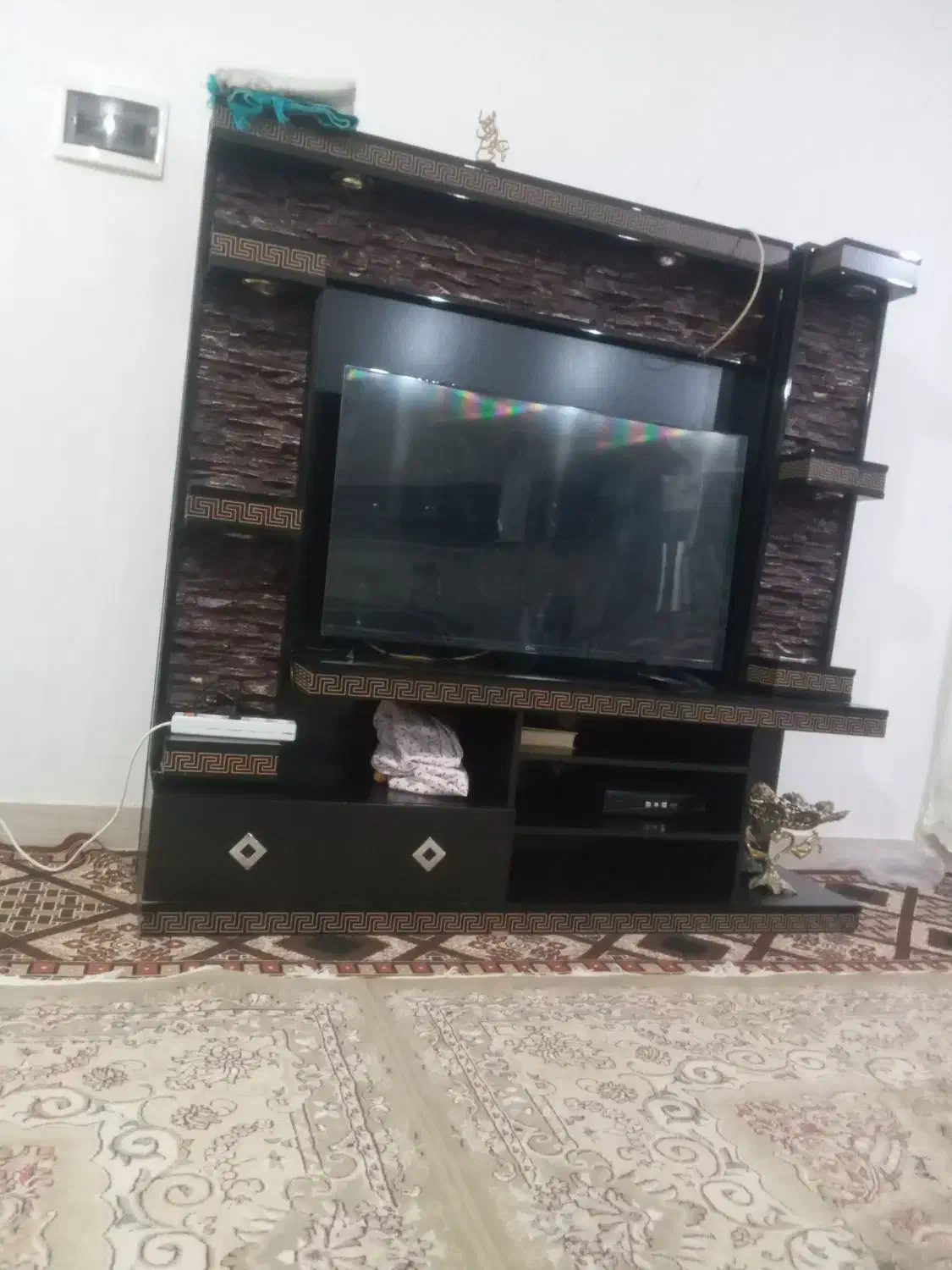 میز تلویزیون چوبی جنس خیلی خوب|میز تلویزیون|بروجرد, |دیوار