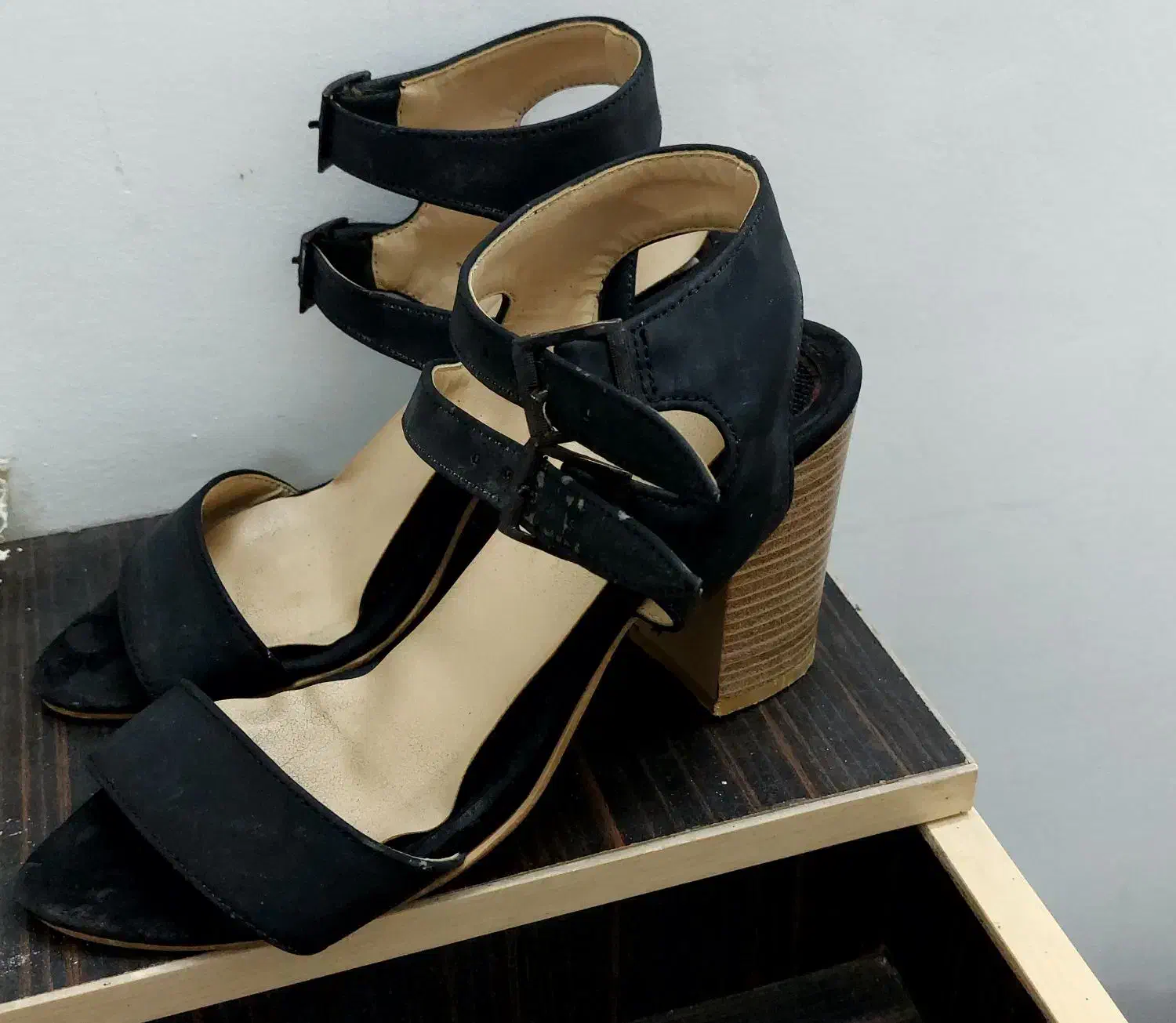 کفش و کیف|کیف، کفش، کمربند|دزفول, |دیوار