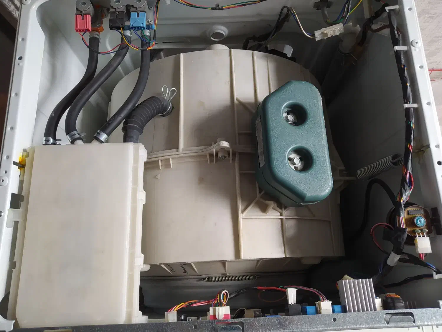 لباسشویی اسنوا|ماشین لباسشویی و خشککن لباس|مرودشت, بیست متری بیمارستان|دیوار