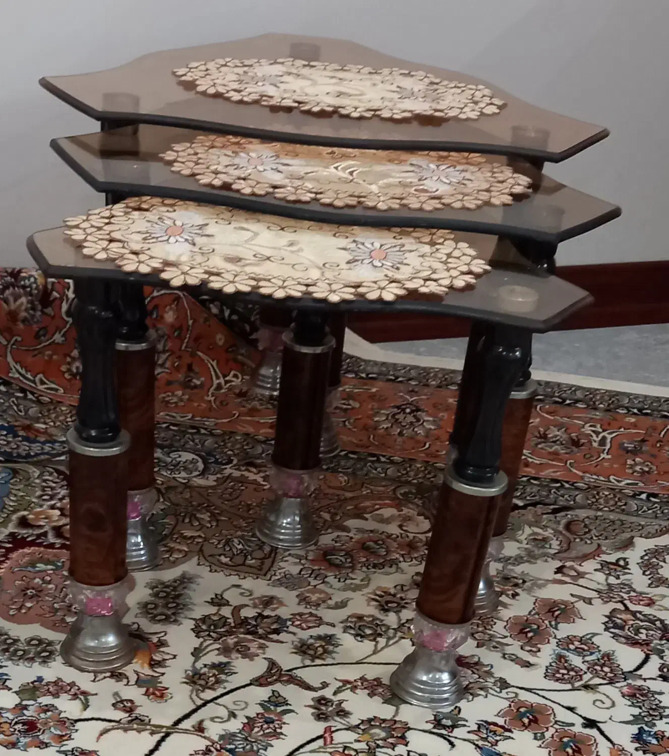 میز عسلی شیشه ای سه تایی در حد نو|مبلمان خانگی و میز عسلی|تهران, چیتگر شمالی|دیوار