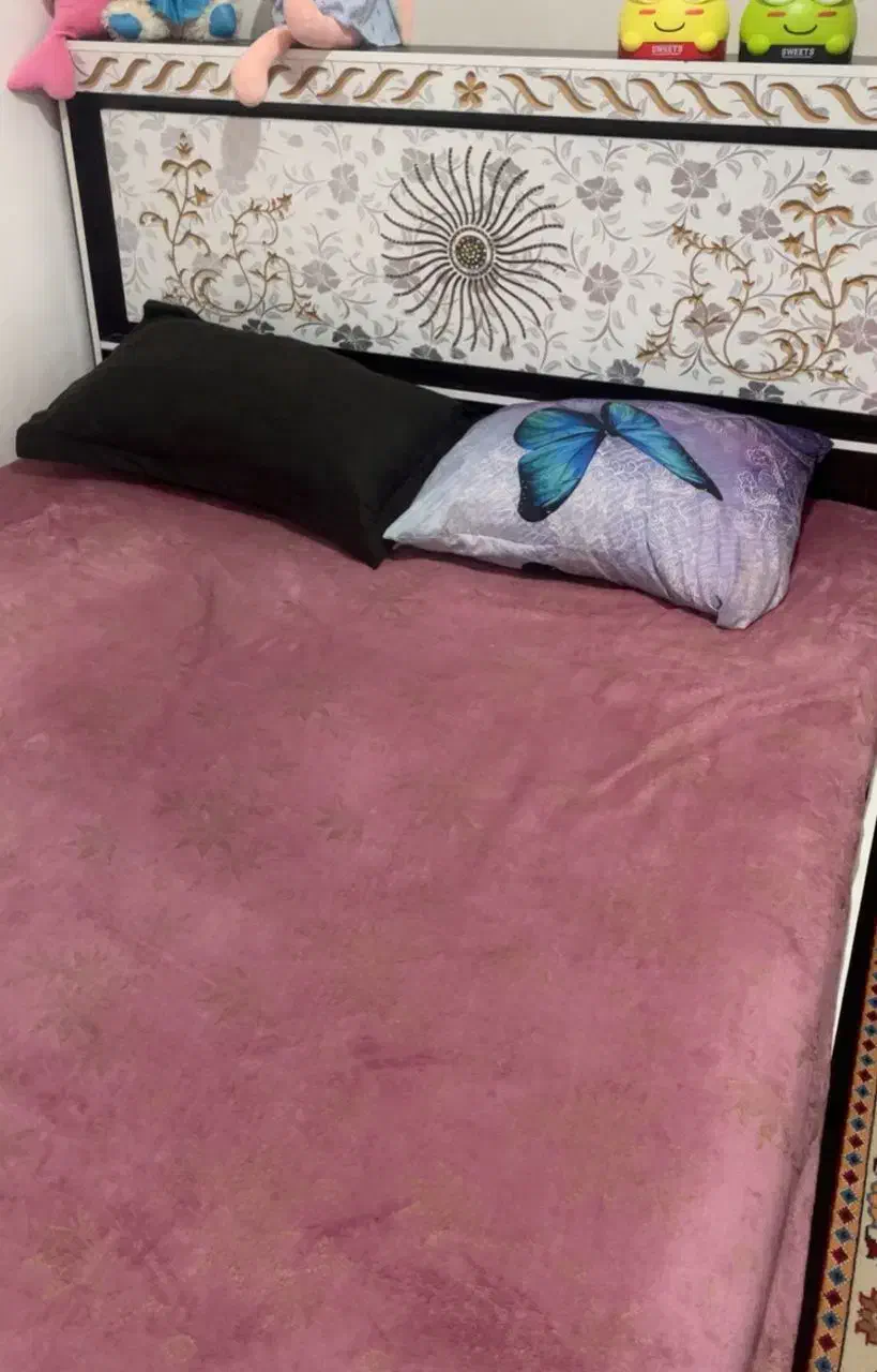 تخت ومیزآرایش|تخت و سرویس خواب|رشت, گلباغ نماز|دیوار