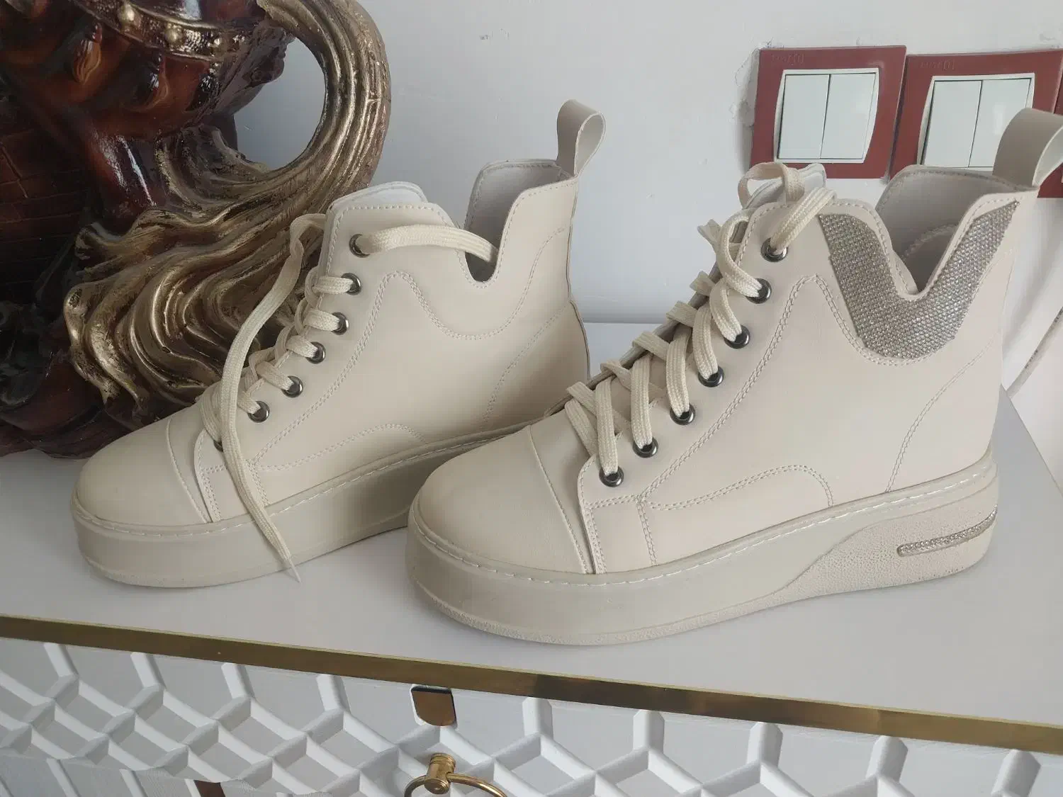 نیم بوت|کیف، کفش، کمربند|تاکستان, |دیوار