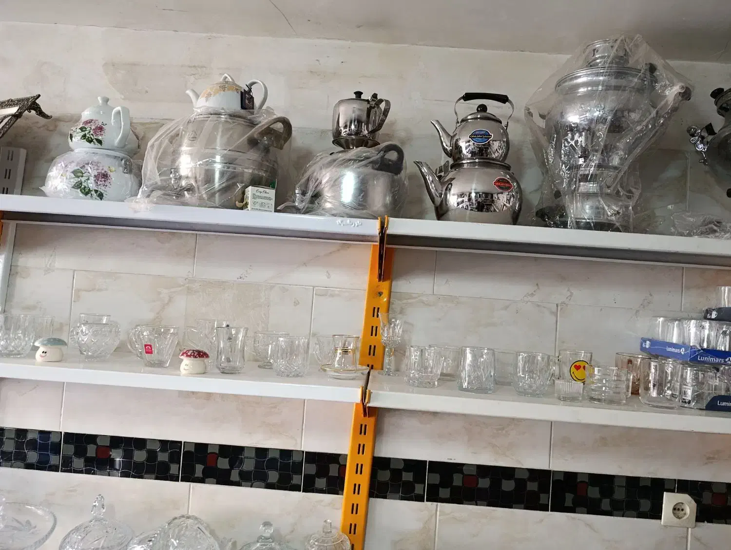 فنجان لیوان|ظروف سرو و پذیرایی|نیشابور, هفده شهریور|دیوار