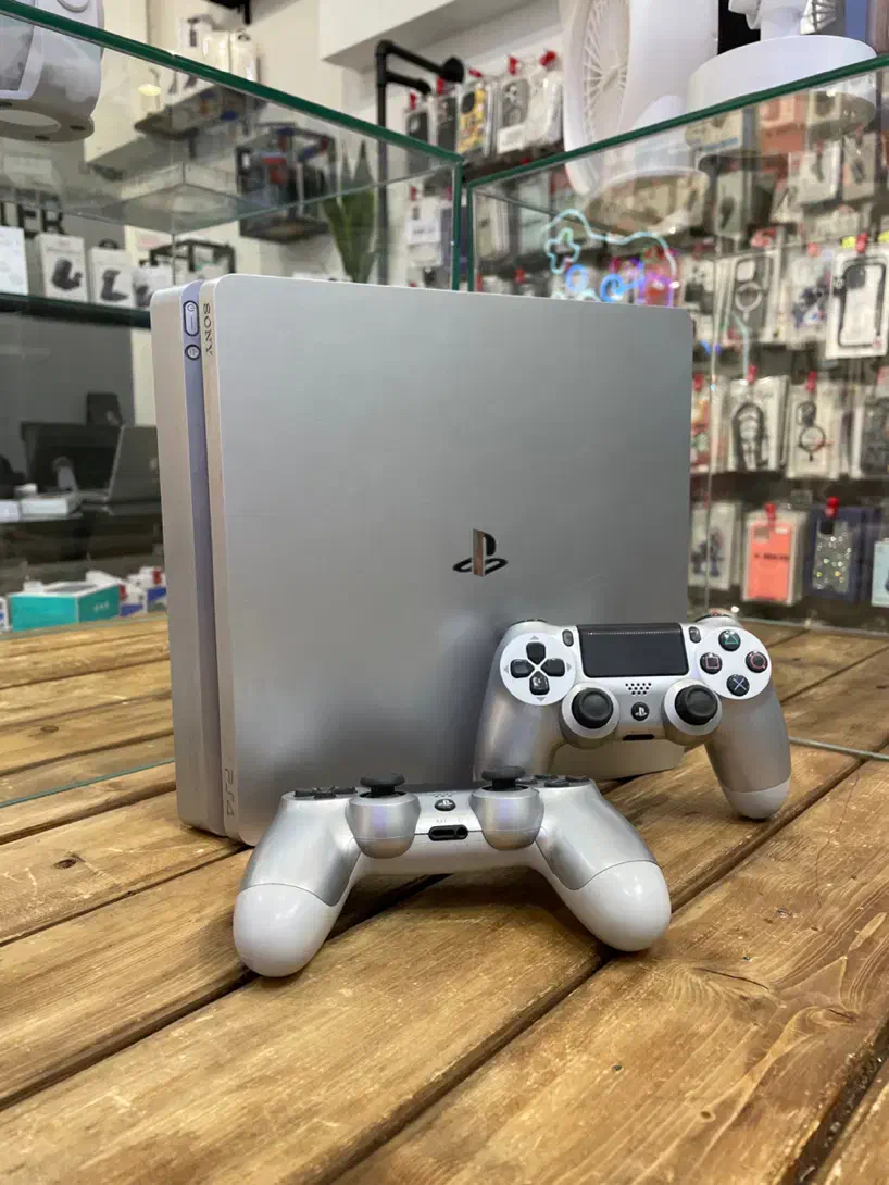 Ps4 Slim Limited Edition Silver دو دسته تمیز درحد|کنسول، بازی ویدئویی و آنلاین|تهران, آجودانیه|دیوار