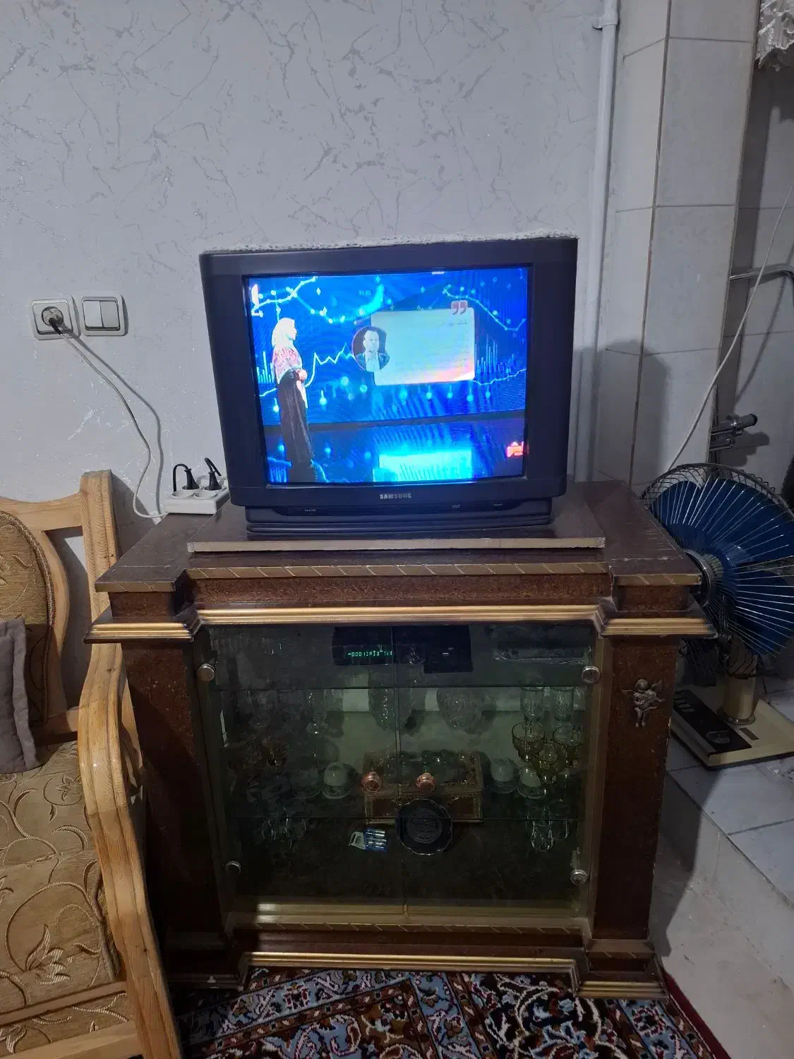 تلویزیون و میز تلویزیون|تلویزیون و پروژکتور|قدس, شهر‌قدس|دیوار