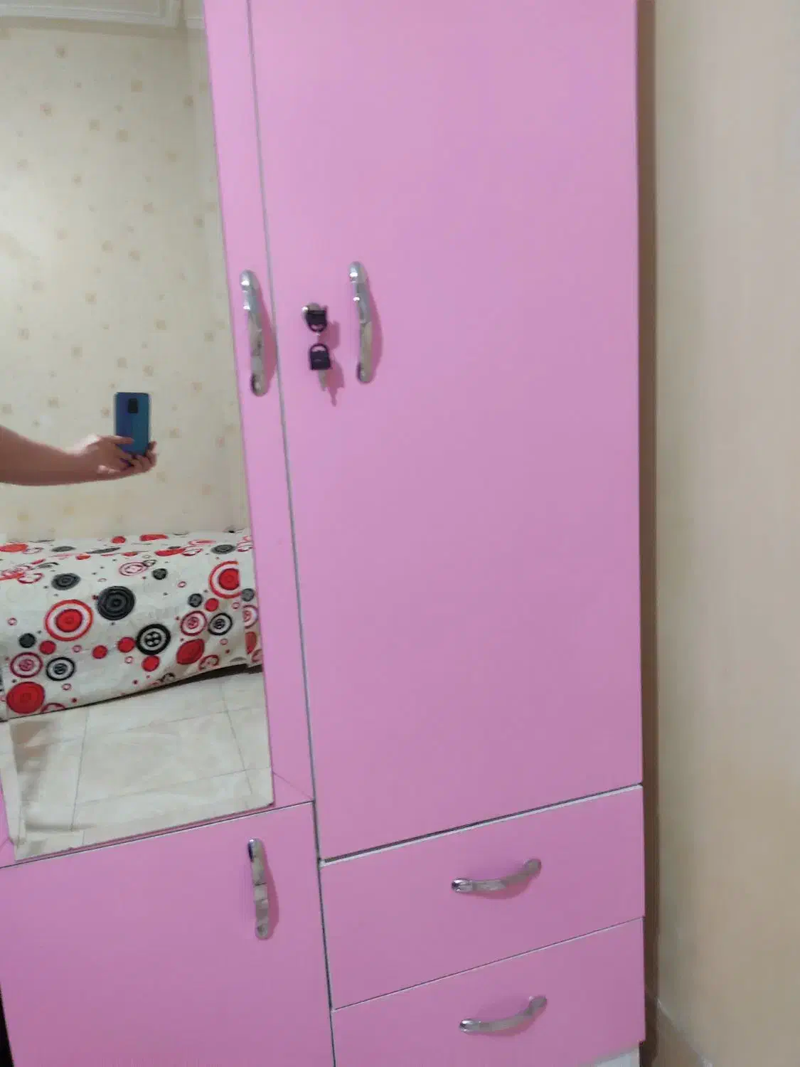 فروش کمد و تخت خواب نوجوان صورتی|تخت و سرویس خواب|شیراز, شهرک سراج‎|دیوار