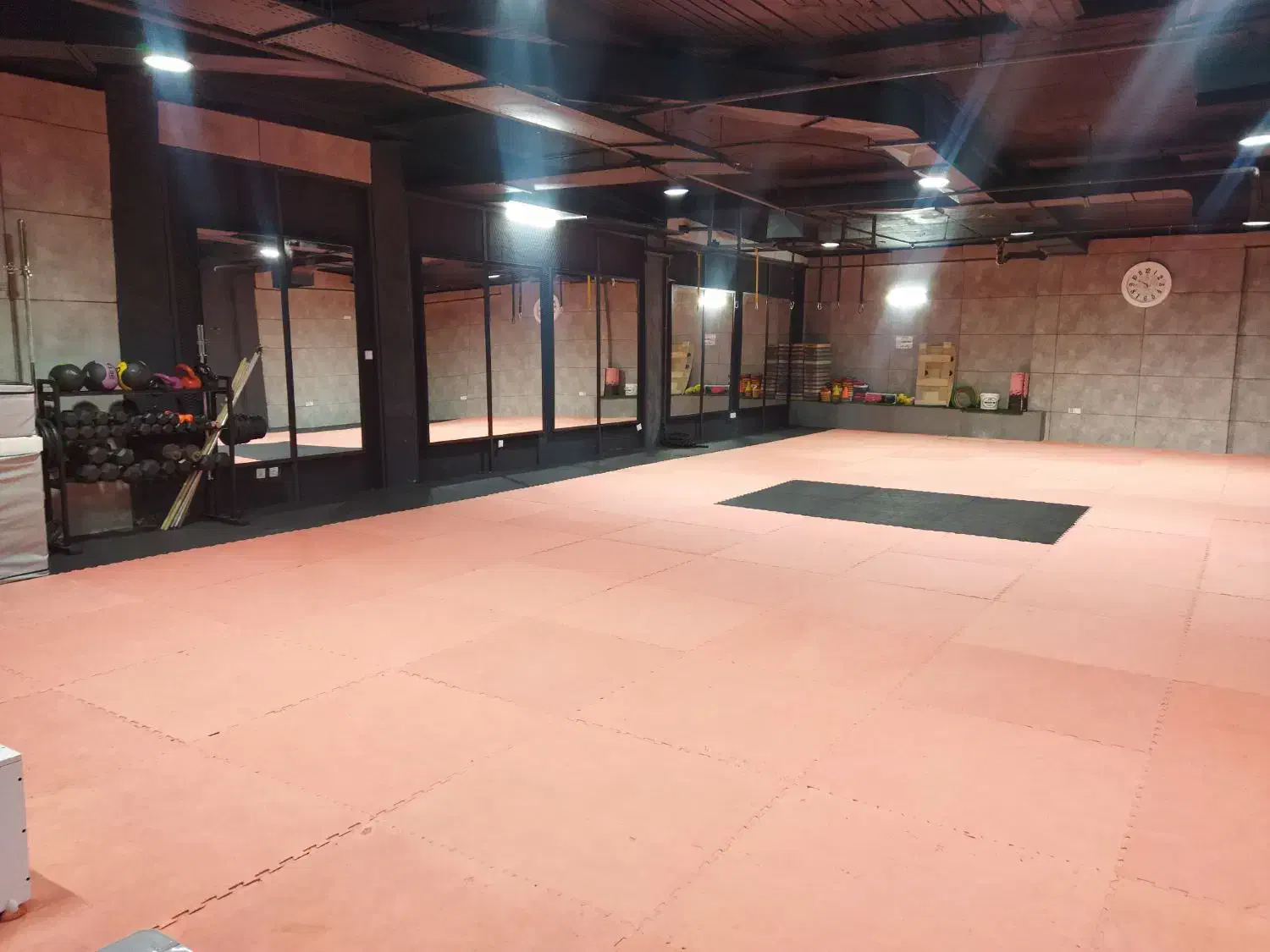 سانس باشگاه|اجارهٔ کوتاه‌مدت دفتر کار و فضای آموزشی|شیراز, شهرک سراج‎|دیوار