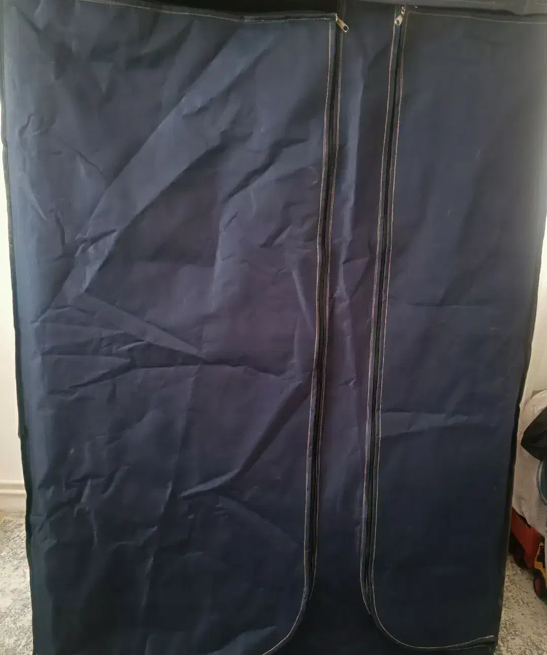 رگال لباس|بندرخت و رخت‌آویز|رباط‌کریم, رباط‌کریم|دیوار