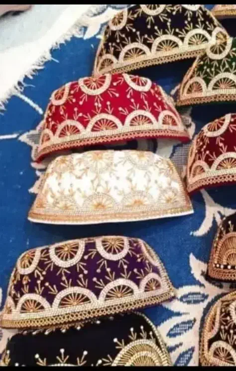 روسری و کلاه محلی لری|لباس|دهدشت, |دیوار