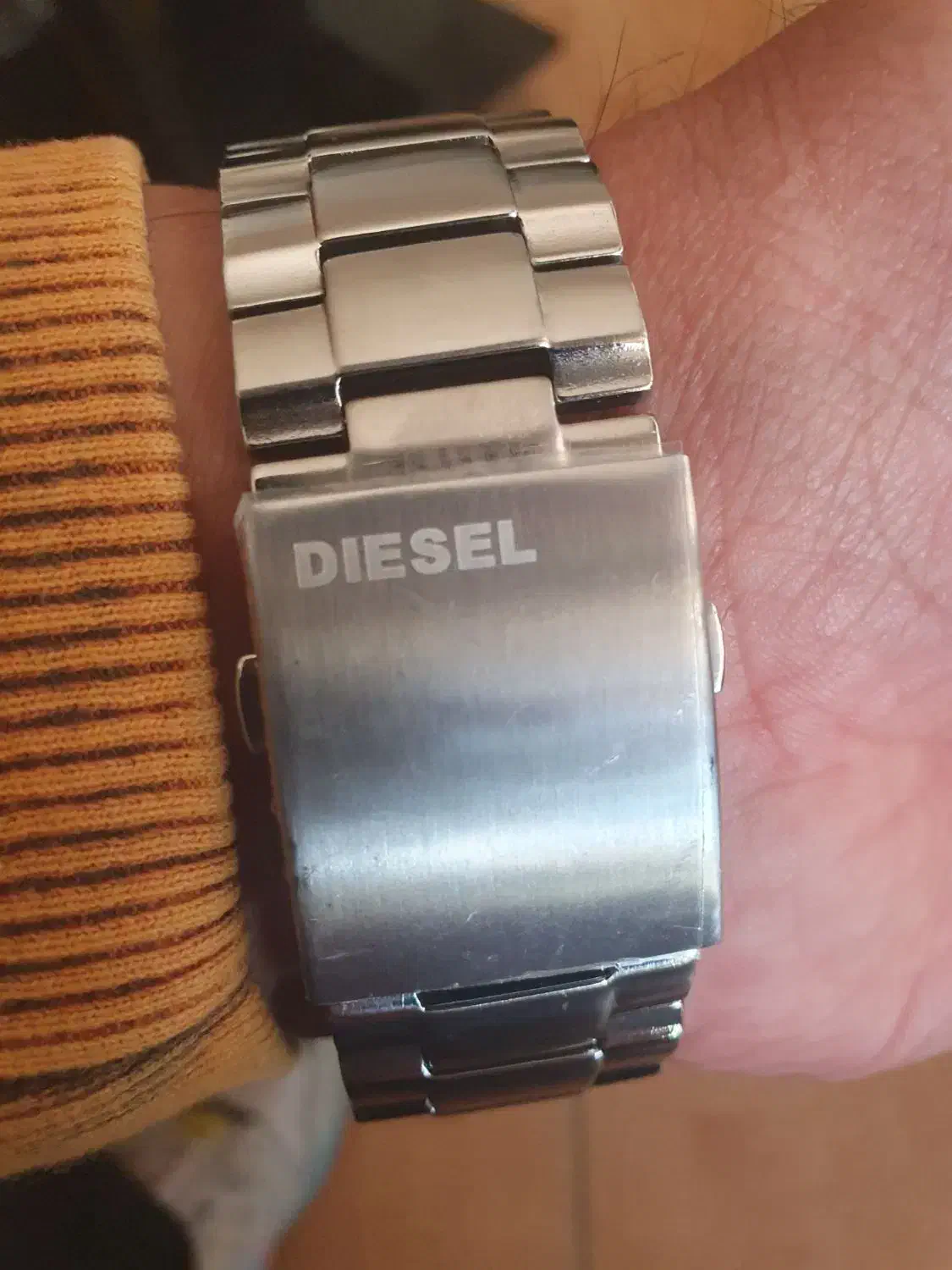 دیزل شاخدار|ساعت|نظرآباد, رسالت|دیوار