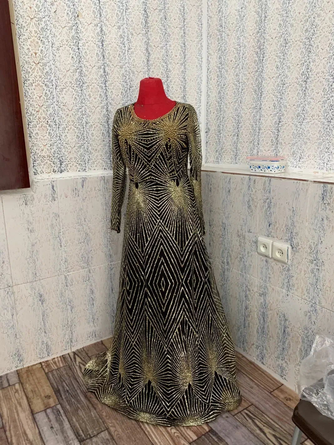 پیراهن مجلسی در حد نو فقط یک بار پوشیده شده|لباس|آستارا, |دیوار