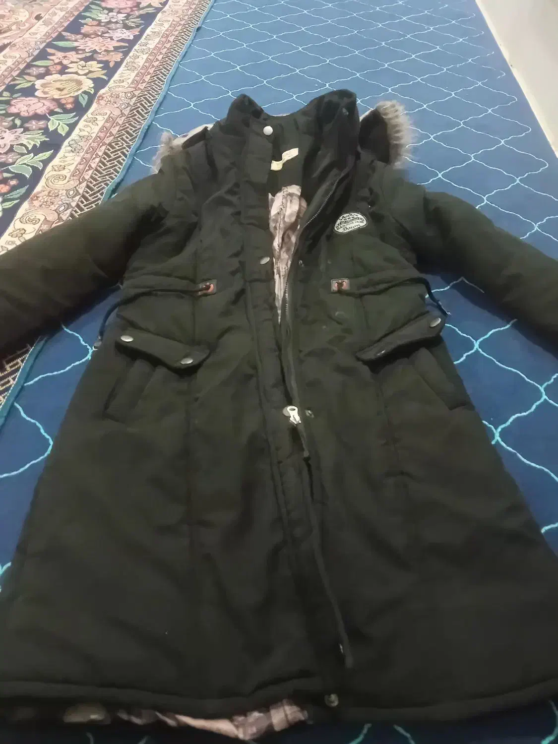 کاپیشن و لباس گرم|لباس|بافق, |دیوار