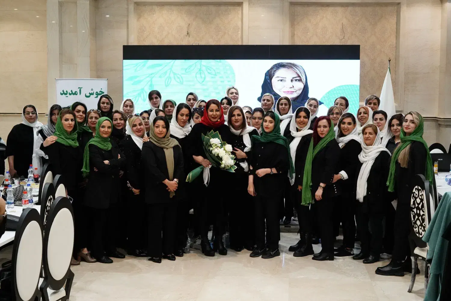 دستیار رنگ ولایت|استخدام درمانی، زیبایی، بهداشتی|تهران, شهرآرا|دیوار