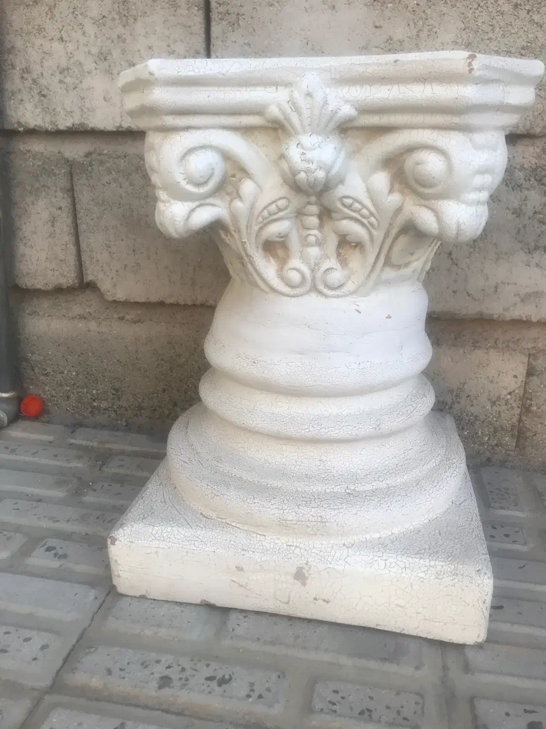 یک عدد گلدان بزرگ و زیبا گلدان و پایه زیرش|صنایع دستی و سایر لوازم تزئینی|جیرفت, |دیوار