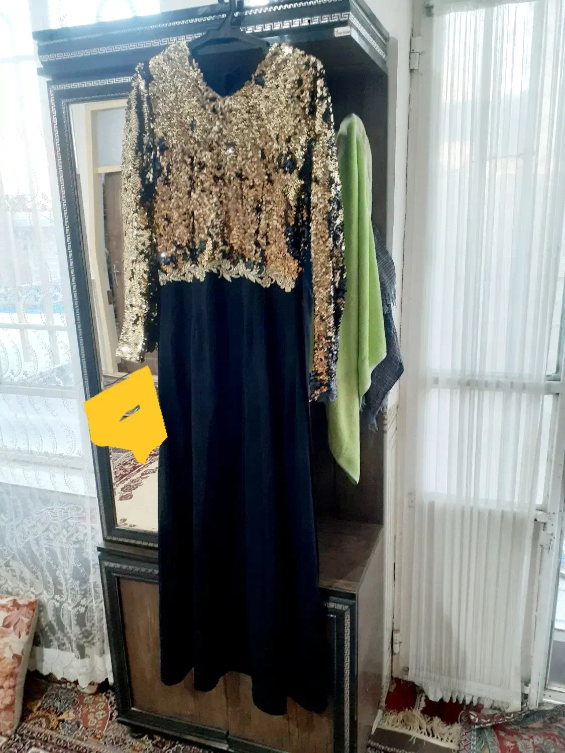 لباس مجلسی|لباس|قائن, |دیوار