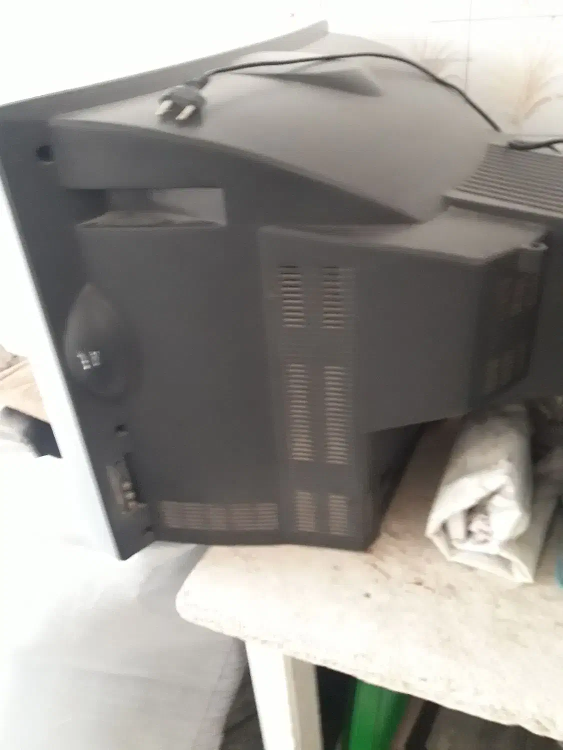 تلویزیون قدیمی آل جی|تلویزیون و پروژکتور|ارومیه, |دیوار