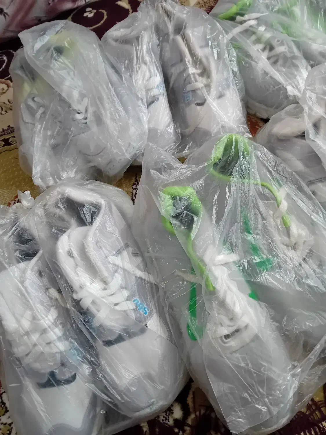 کفش اسپرت|کیف، کفش، کمربند|اهر, |دیوار