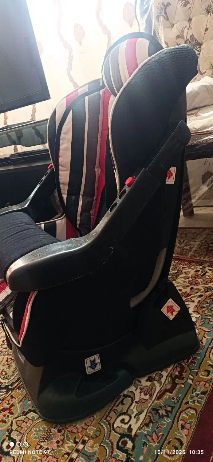 صندلی کودک در حد نو|تخت و صندلی بچه|نیشابور, دارایی|دیوار