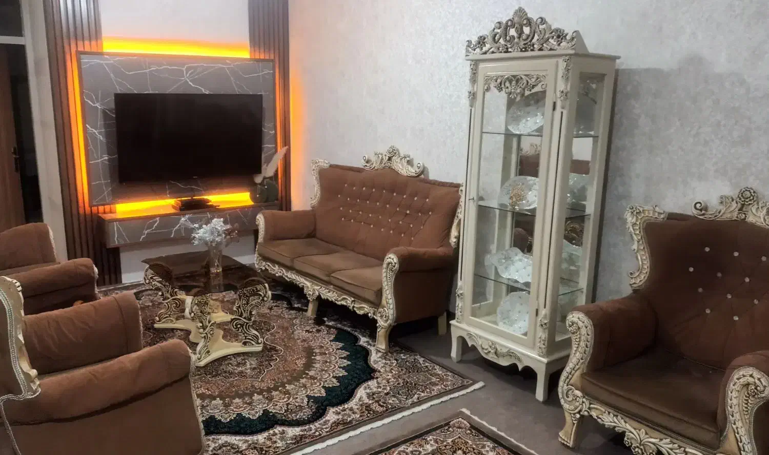 مبل و میز عسلی|مبلمان خانگی و میز عسلی|اقبالیه, |دیوار