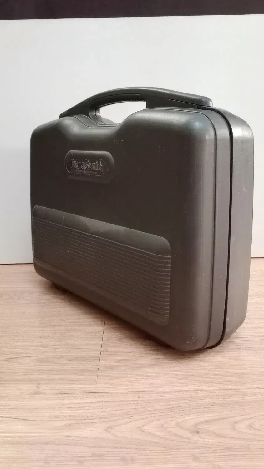 دوربین پاناسونیک|دوربین عکاسی و فیلم‌برداری|اندیشه, اندیشه فاز ۳|دیوار