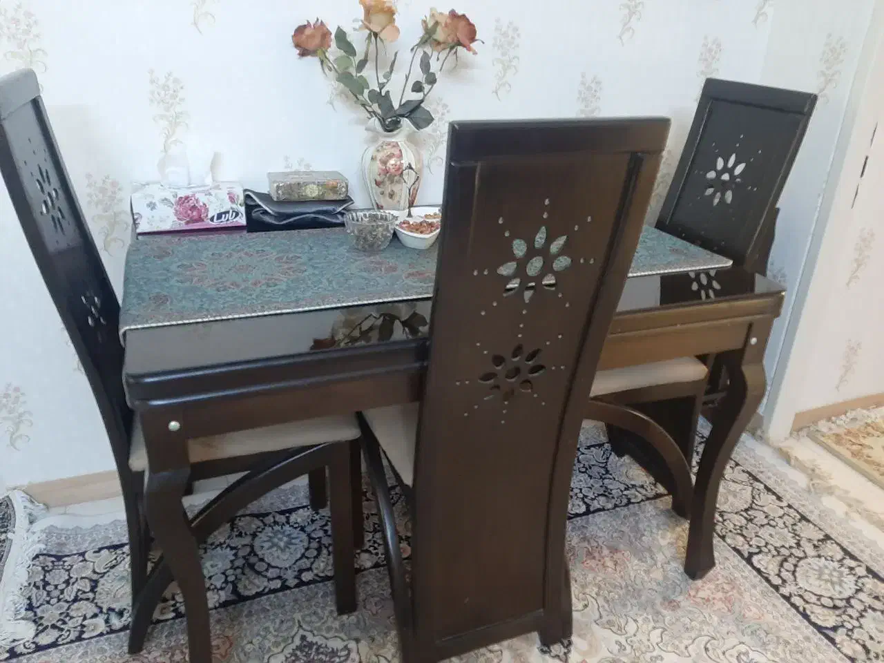 ناهار خوری ۴نفره + بوفه|میز و صندلی غذاخوری|تهران, تسلیحات|دیوار