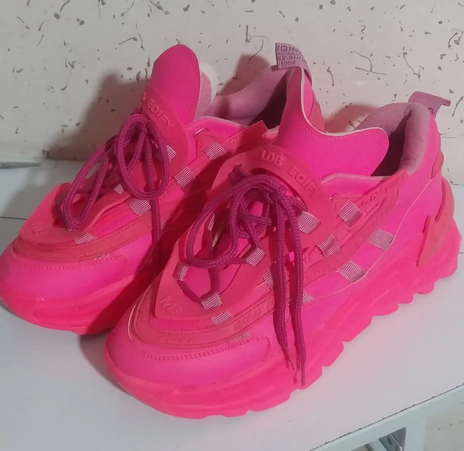 کفش|کیف، کفش، کمربند|فولادشهر, مسکن مهر فولادشهر|دیوار