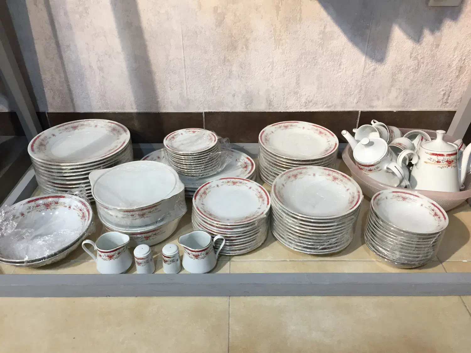 سرویس چینی قدیمی کمیاب|ظروف سرو و پذیرایی|قم, زینبیه|دیوار