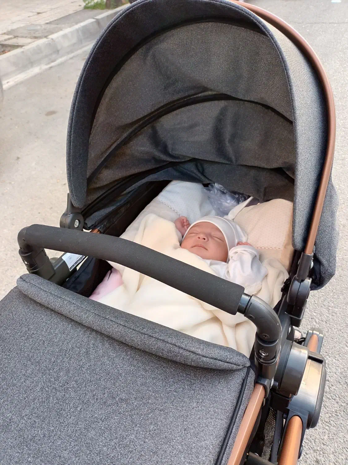 کالسکه همراه با کارتن مناسب سیسمونی|کالسکه و لوازم جانبی|ری, دولتآباد|دیوار