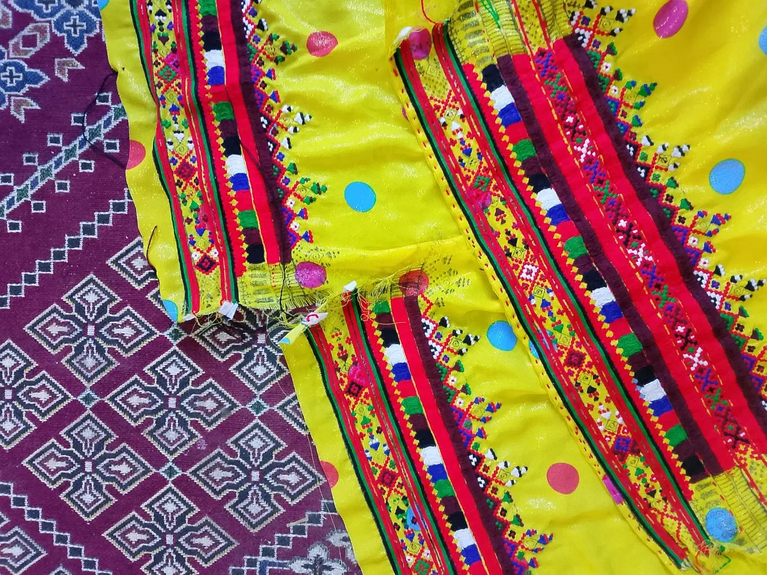 گل دوزی|لباس|نیک شهر, |دیوار