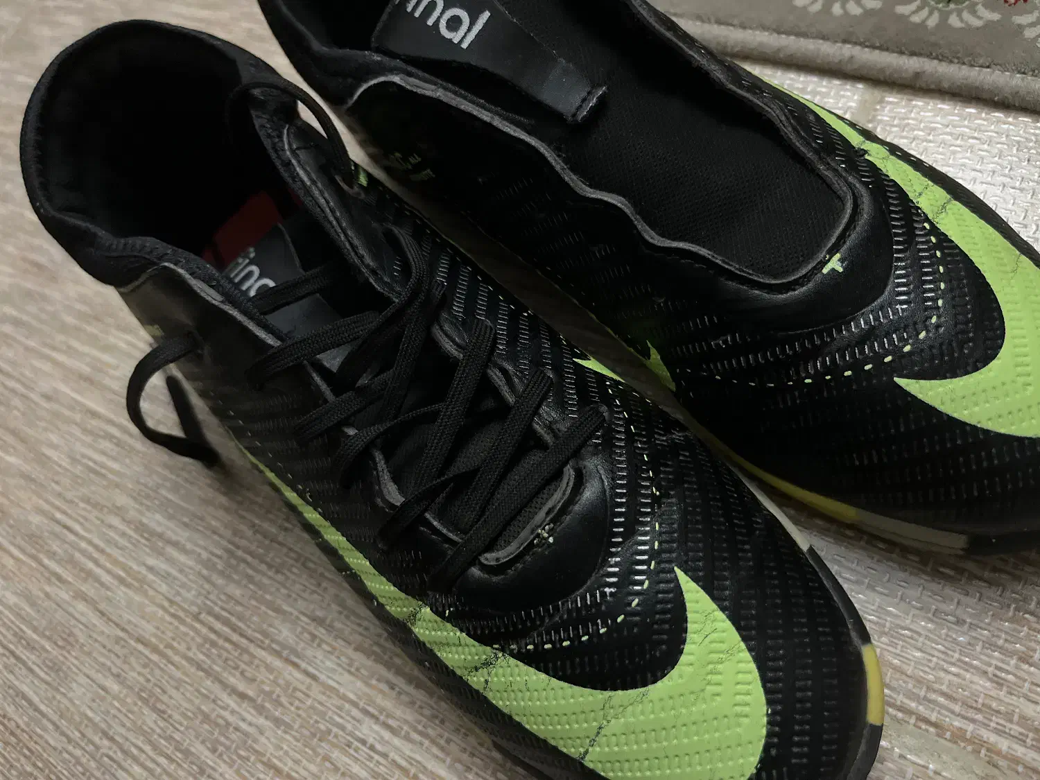 استوک درحد نو(۴۲/۴۳)|کیف، کفش، کمربند|صومعهسرا, |دیوار