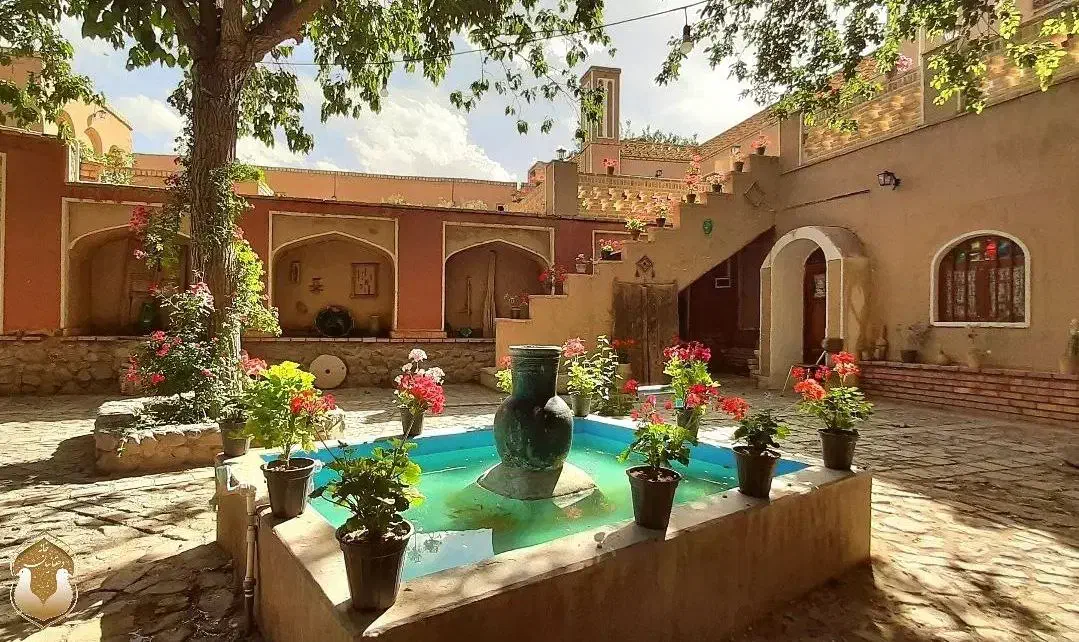اجاره روزانه/هفتگی هتل بومگردی سنتی،مدرن|اجارهٔ کوتاه‌مدت ویلا و باغ|نطنز, |دیوار