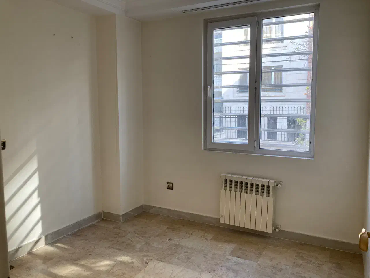 ۱۱۵ متر ۳ خواب فول امکانات رهن کامل دسترسی عالی