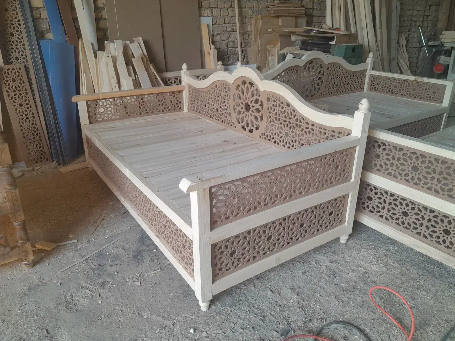 تخت سنتی تاجدار|مبلمان خانگی و میز عسلی|اصفهان, گرکان|دیوار