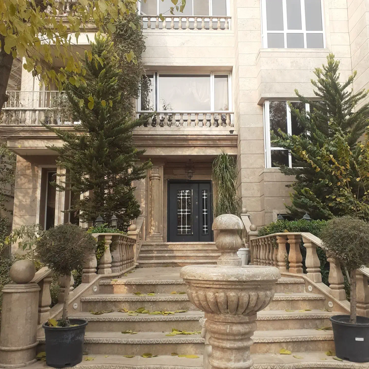 برج باغ ۱۸۰ متری ۳ خواب