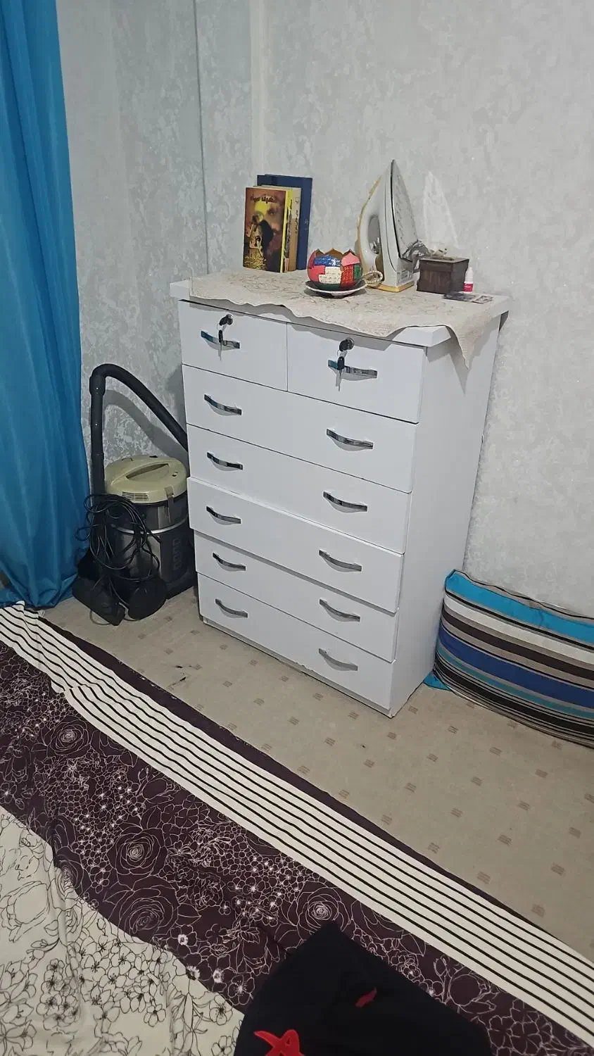 سرویس خواب کامل سفید تمیز و مرتب|تخت و سرویس خواب|قم, باجک دو|دیوار