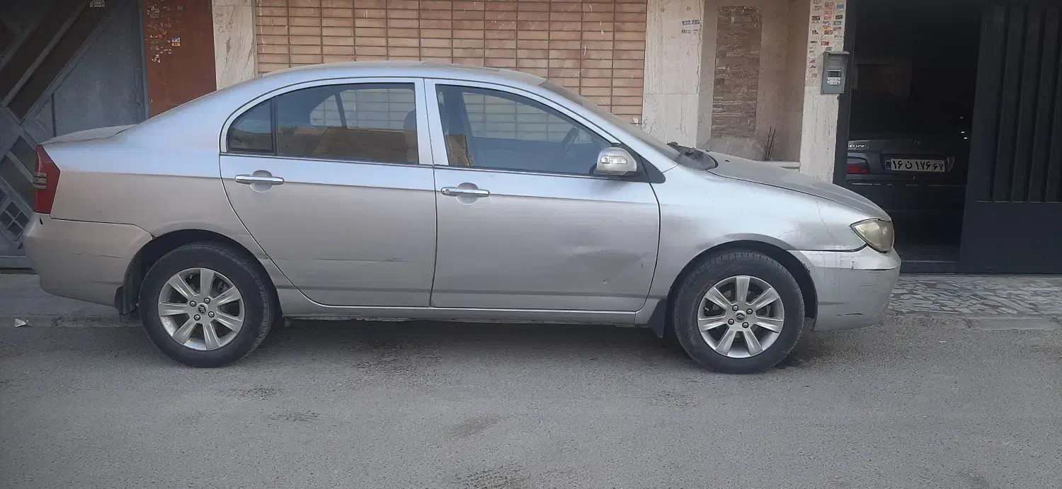 فروش یکدستگاه سواری لیفان ۶۲۰ ۱۸۰۰|خودرو سواری و وانت|اصفهان, برلیان|دیوار