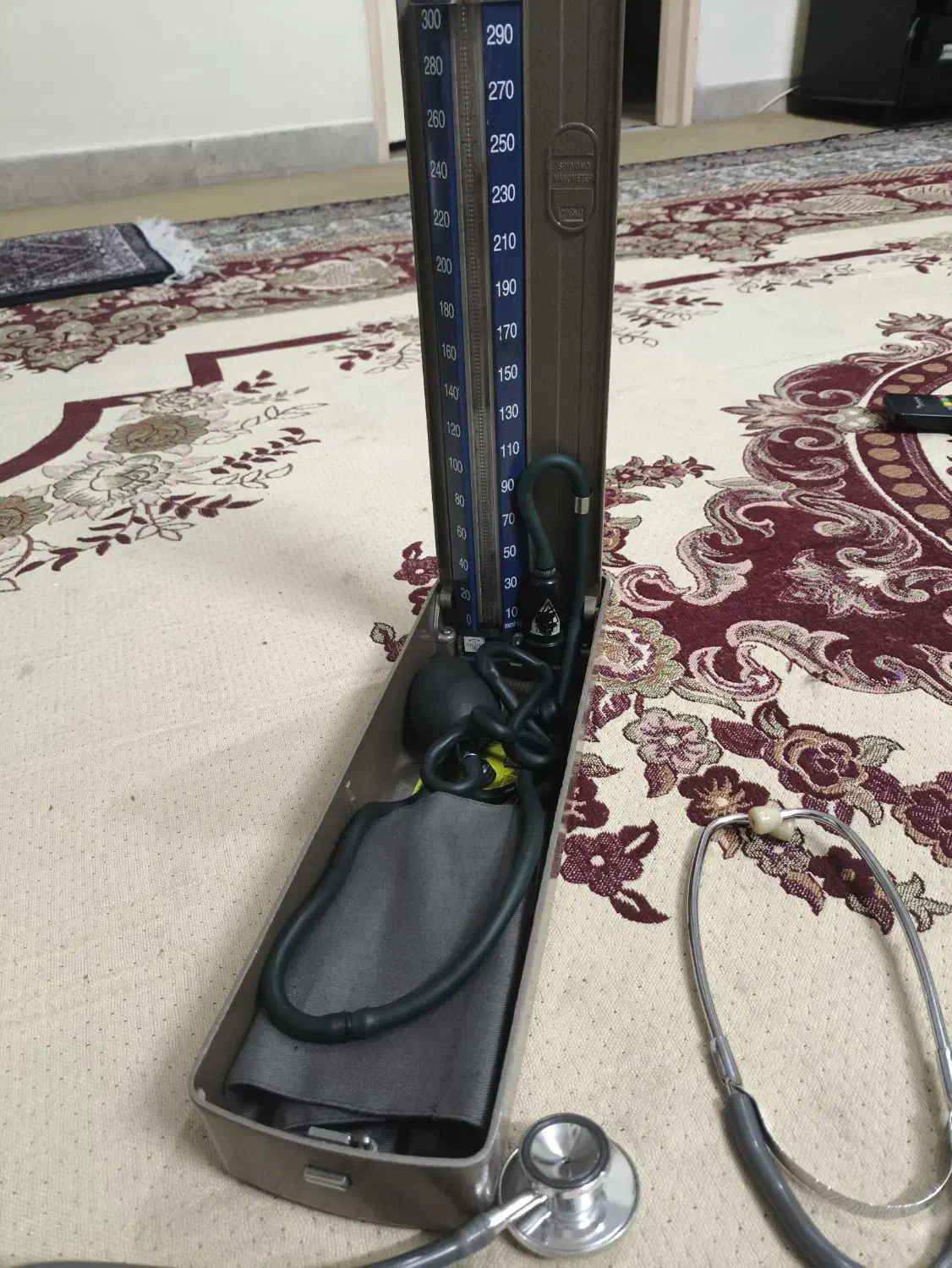 دستگاه فشار خون . پیراهن سفید حراست xxl|آرایشی، بهداشتی، درمانی|فردیس, شهرک راه آهن|دیوار