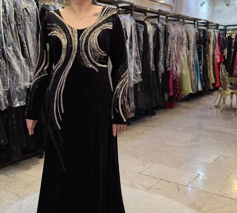 لباس مجلسی|لباس|مشهد, تربیت (صدف)|دیوار