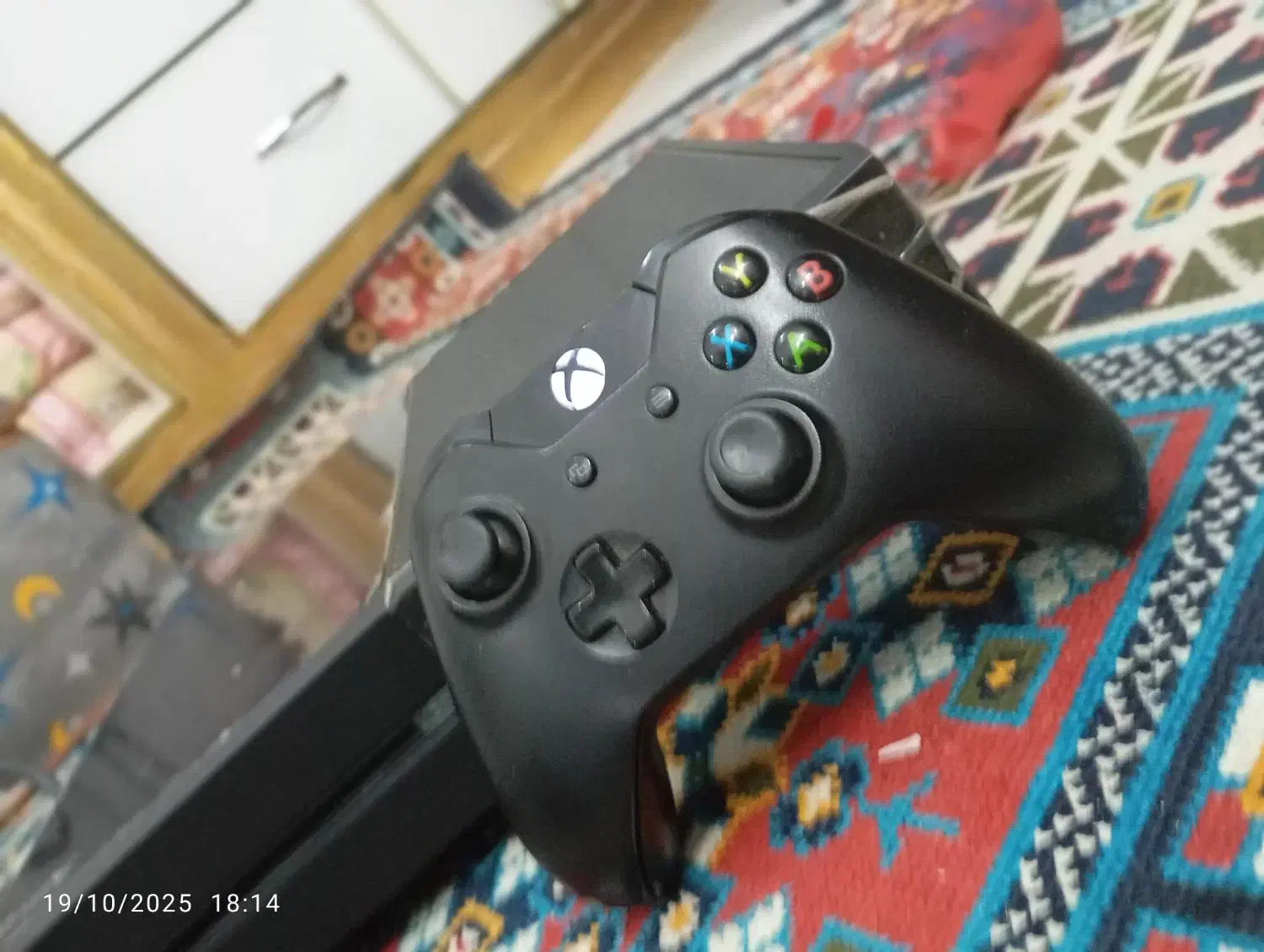 ایکس باکس وان|کنسول، بازی ویدئویی و آنلاین|رباط‌کریم, کیکاور|دیوار