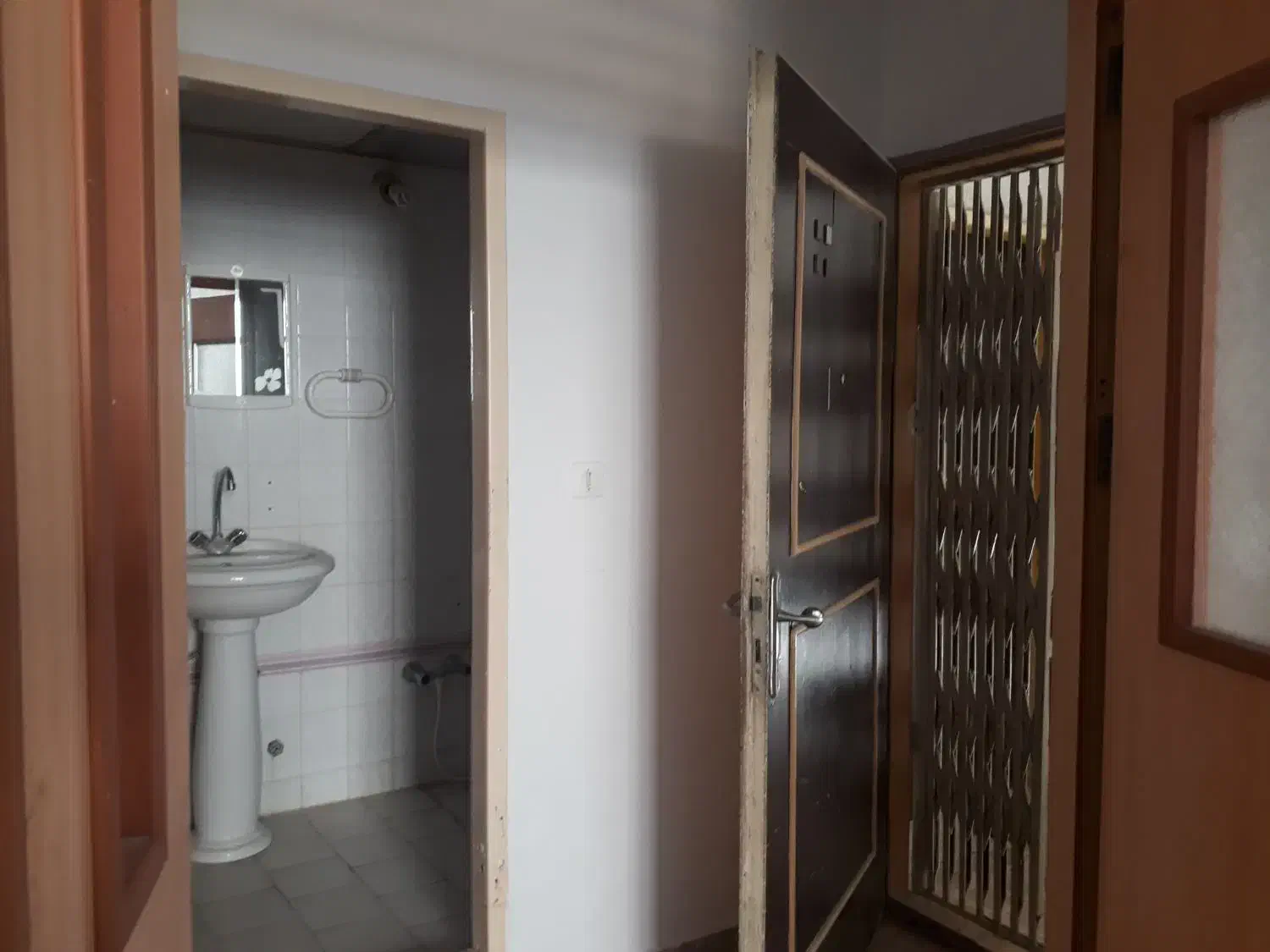 ملک تخلیه|اجارهٔ دفتر کار، اتاق اداری، مطب|نیشابور, بزرگمهر|دیوار