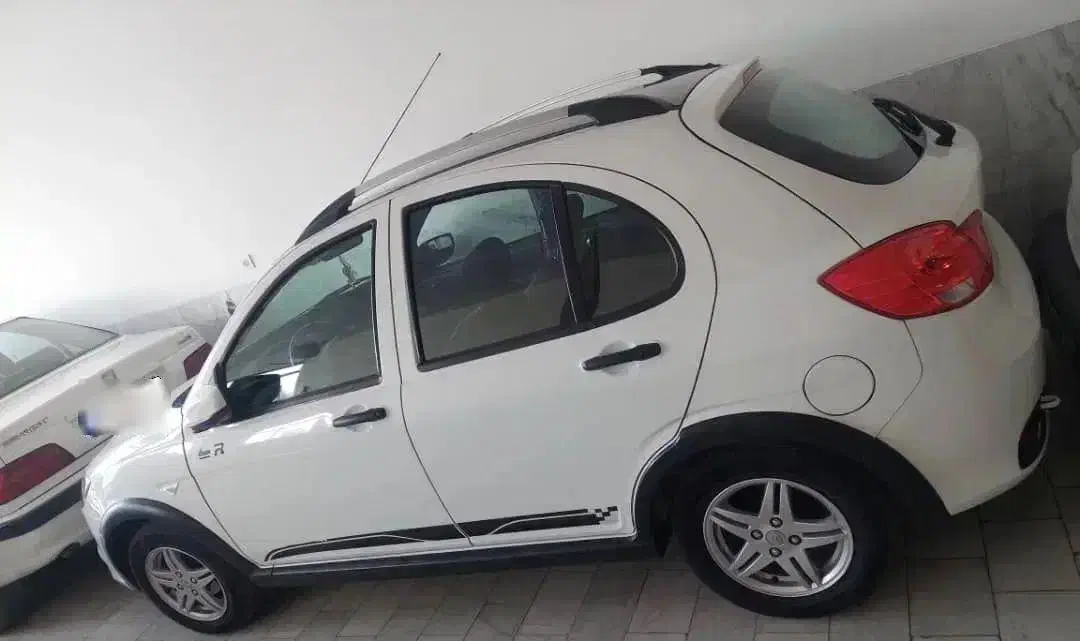 کویک آر بدونه رنگ 1401سفید مشکی.|خودرو سواری و وانت|حمیدیا, |دیوار