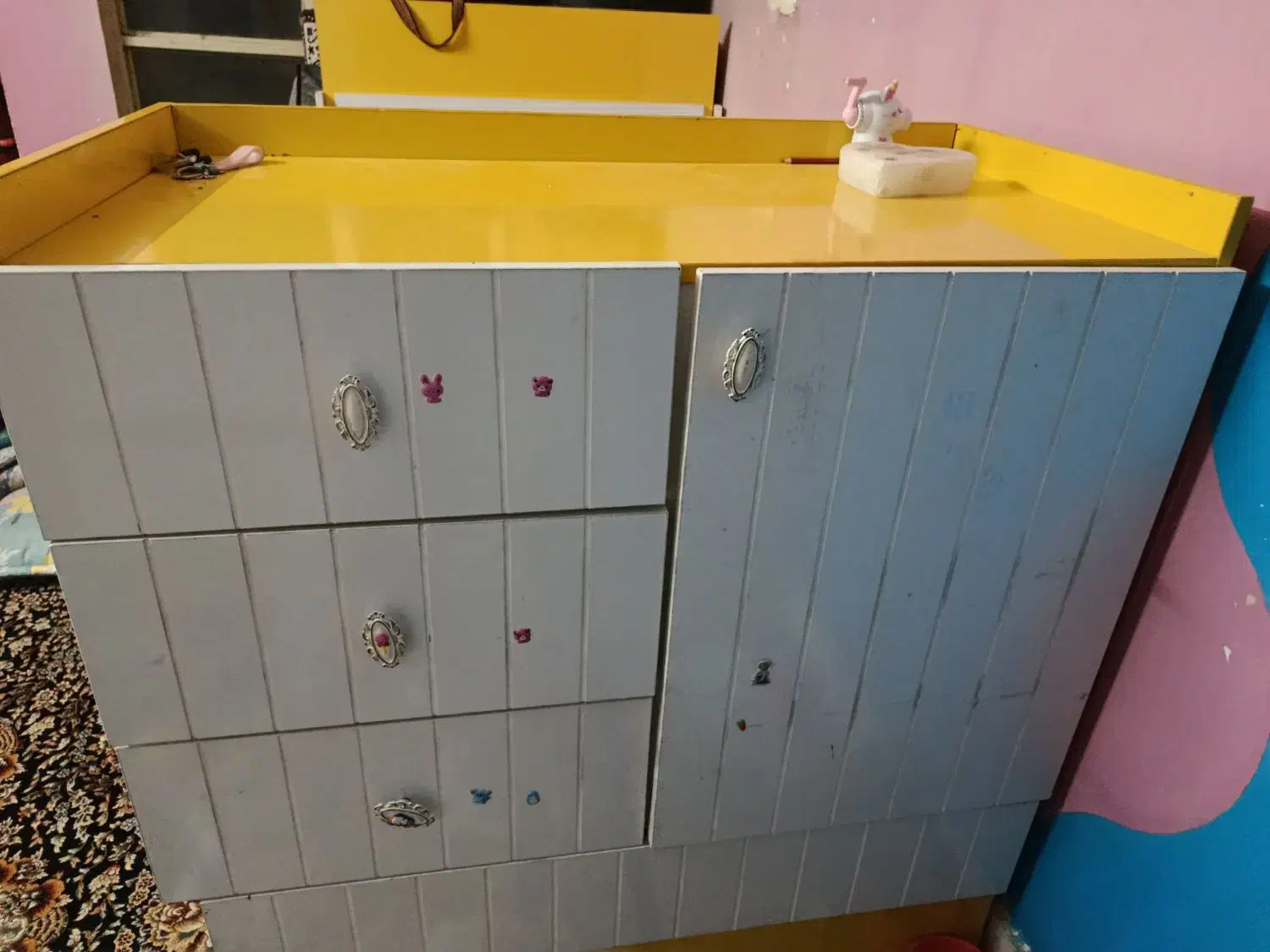 تخت و کمد بچه|تخت و صندلی بچه|قائن, |دیوار