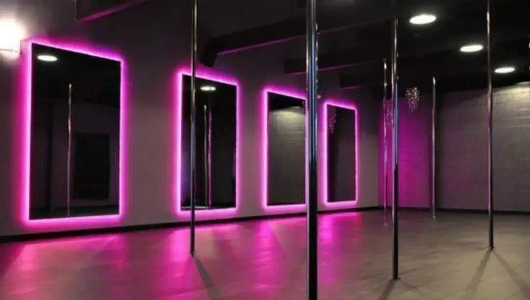 آینه بلک لایت باشگاه و سالن|آینه|تهران, گلستان (شهرک راه آهن)|دیوار