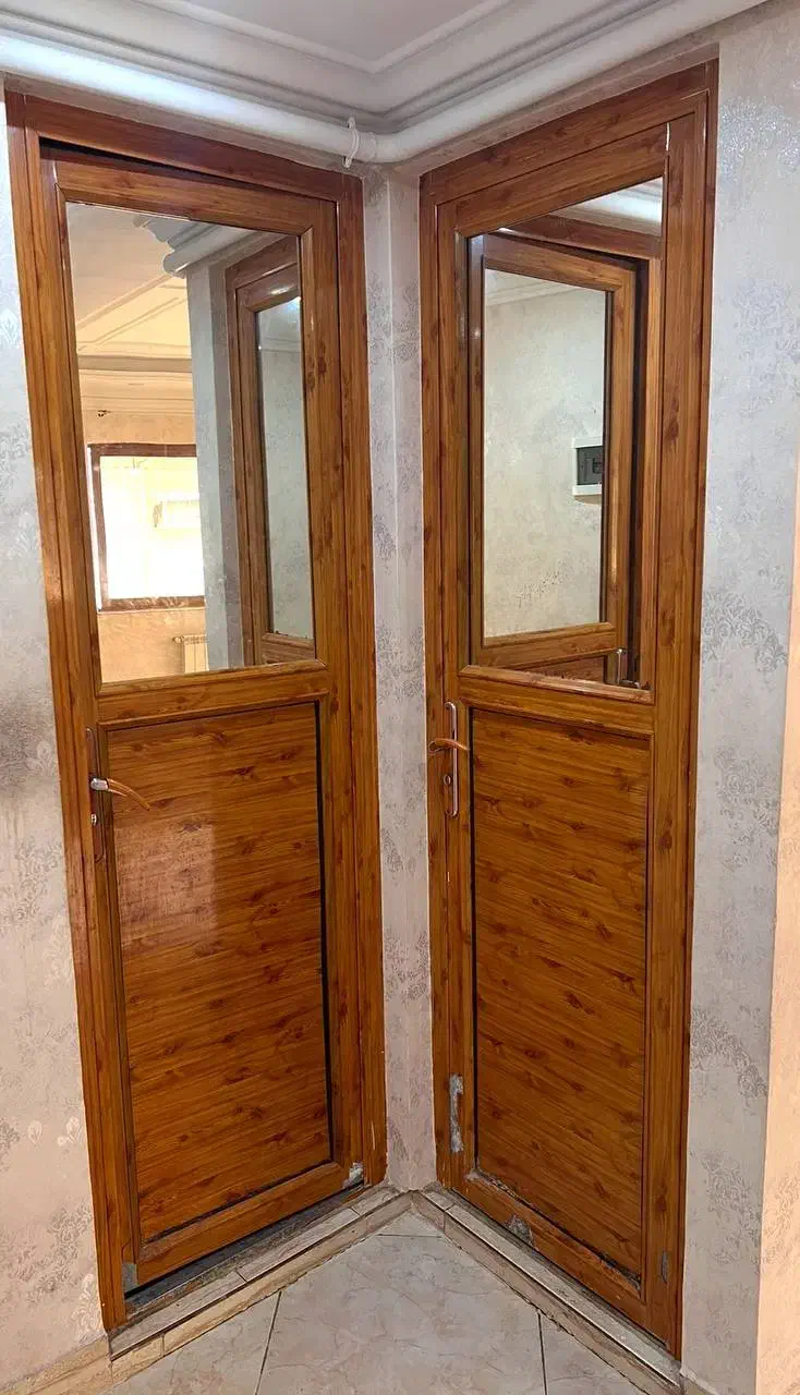 درب و پنجره آلمینیومی سالم در حد نو|عمدهفروشی|رشت, صفاری|دیوار