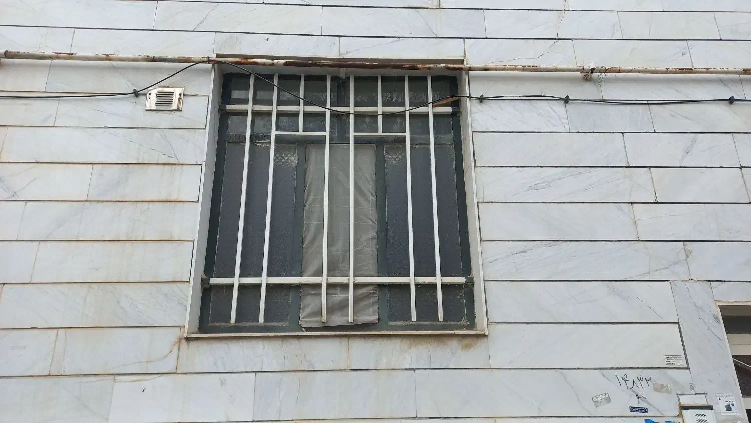 درب و پنجره آهنی سالم|مصالح و تجهیزات ساختمان|بروجرد, |دیوار