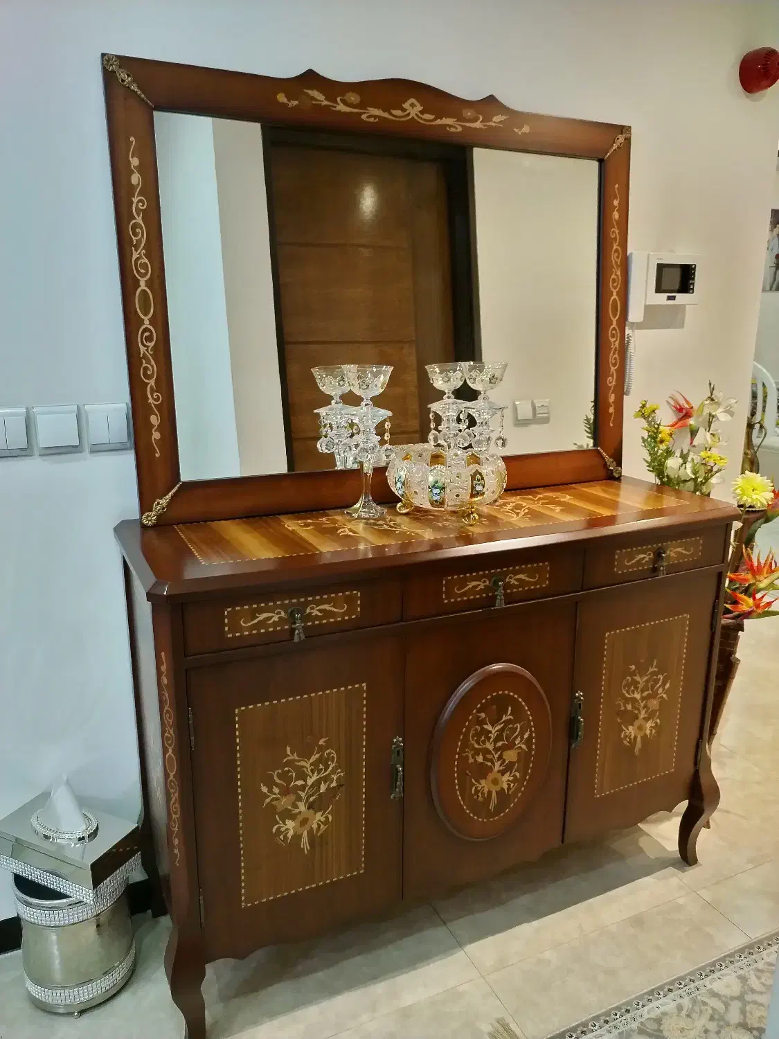 مبلمان شیک|مبلمان خانگی و میز عسلی|اصفهان, ارغوانیه|دیوار